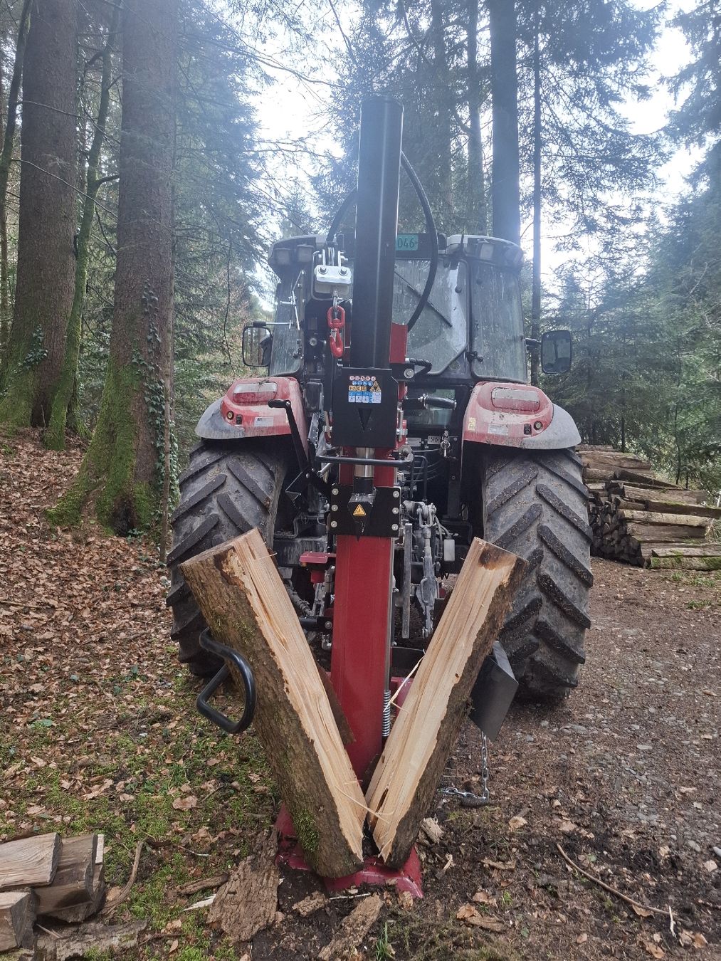 Tutte le macchine: Spaltmaschine mit Seilwinge – Usato da Ortschwaben venduto da Hof.Bern 4