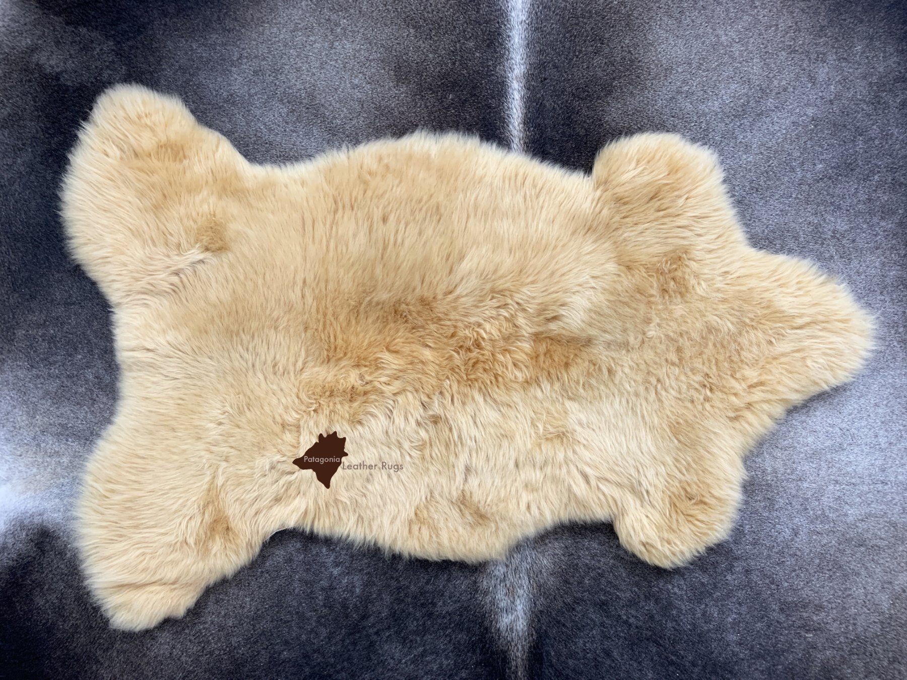 Tappeti: Lammfell Teppich Beige – Nuovo e nell'imballaggio originale da Arbedo venduto da patagonialeatherrugs 1