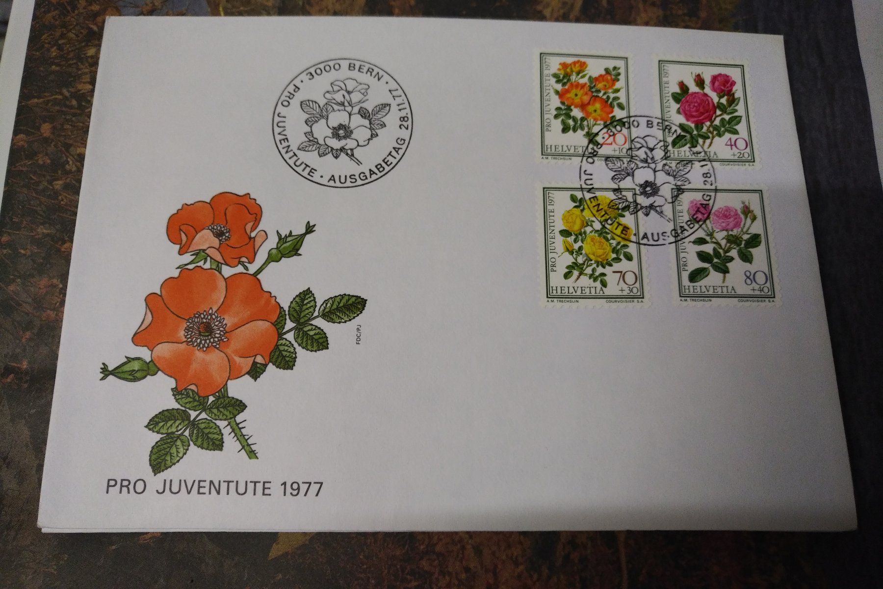 Alle Briefmarken: PRO JUVENTUTE Couvert mit Marken 1977 – Neu und originalverpackt aus Seltisberg von smi_x7rx