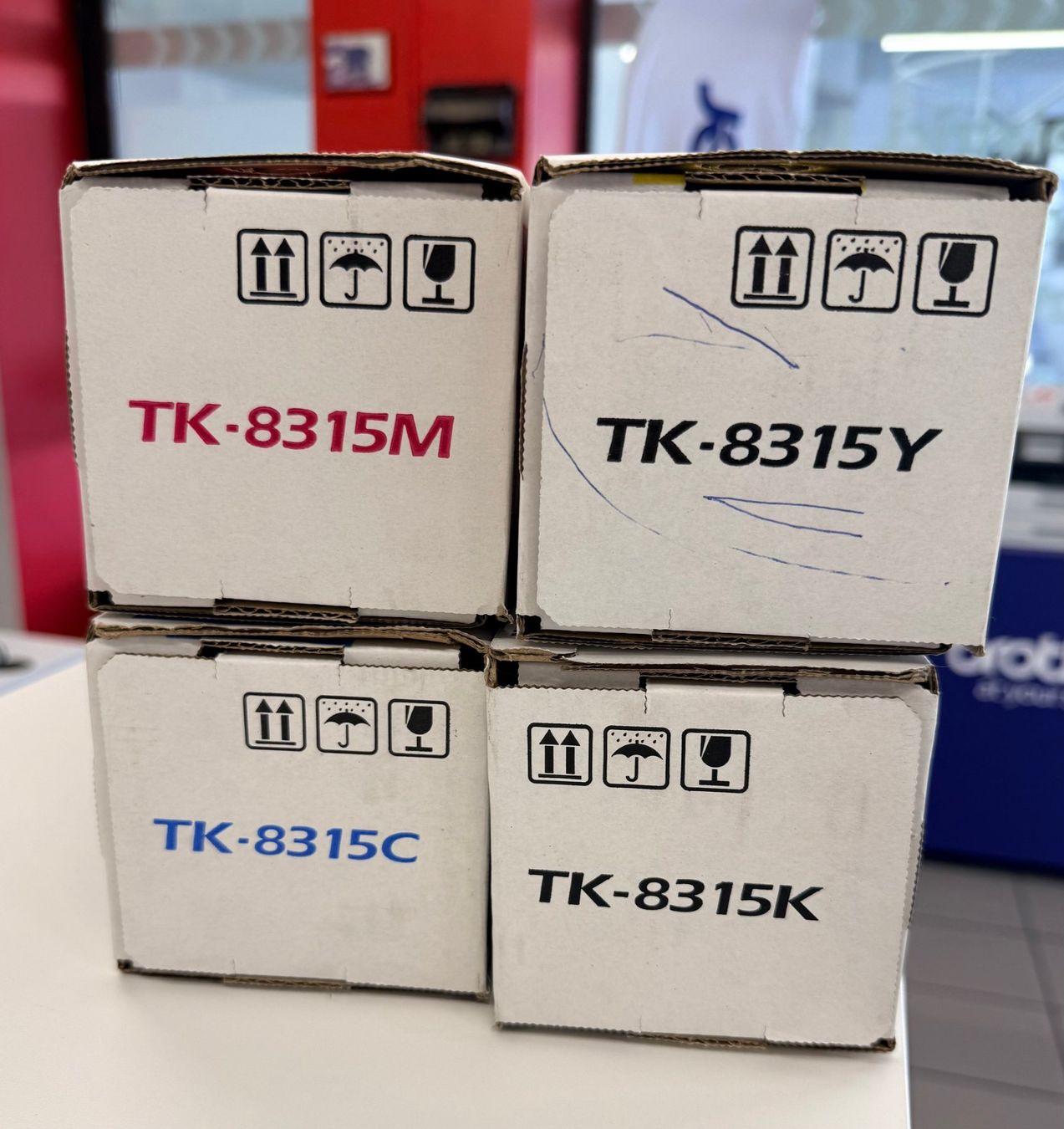 Kyocera Cartucce per stampanti & toner: Toner originale Kyocera TK-8315K/M/C/Y – Nuovo e nell'imballaggio originale da Bellinzona venduto da Ario13 1