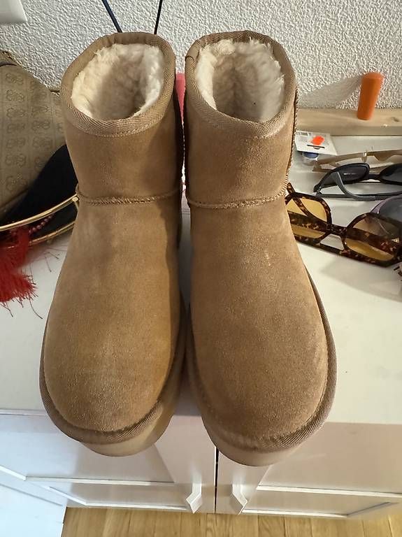 Damenschuhe: UGG stiefeletten – Gebraucht aus Zuchwil von Sevval.D 2