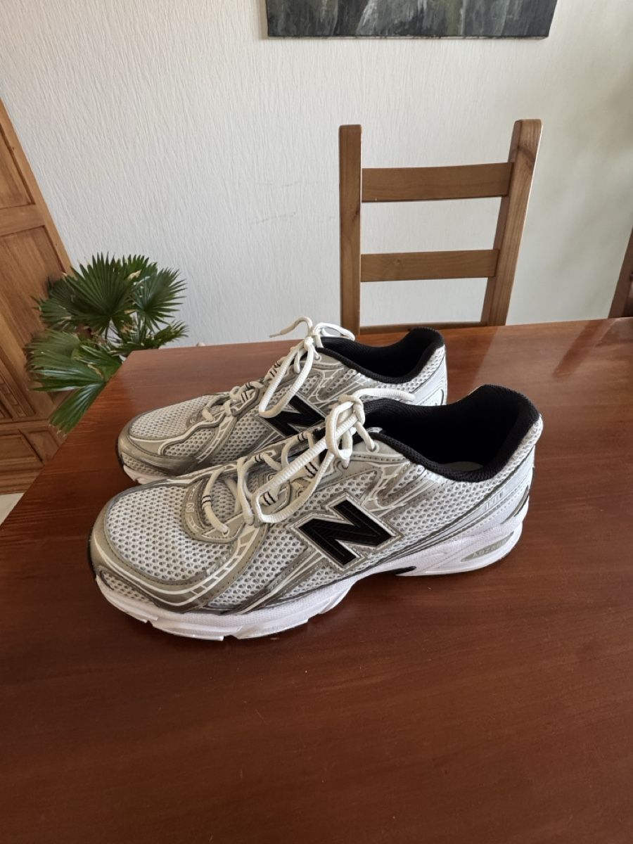 New Balance Scarpe da uomo: New Balance U740 Silver. – Nuovo (secondo la descrizione) da St Gallen venduto da MxxA 2