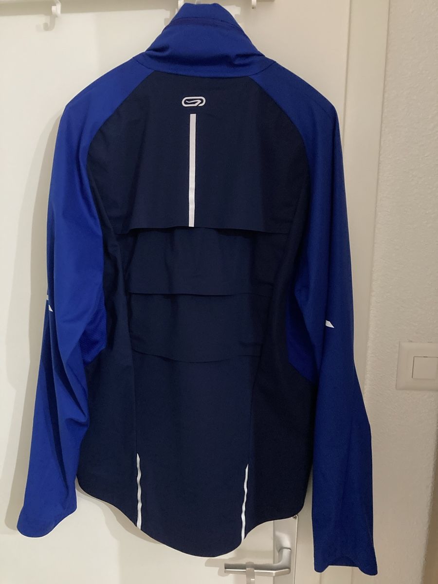 Decathlon Vestes: Veste running – Neuf (Voir description) à Fleurier par Chadow7080 1