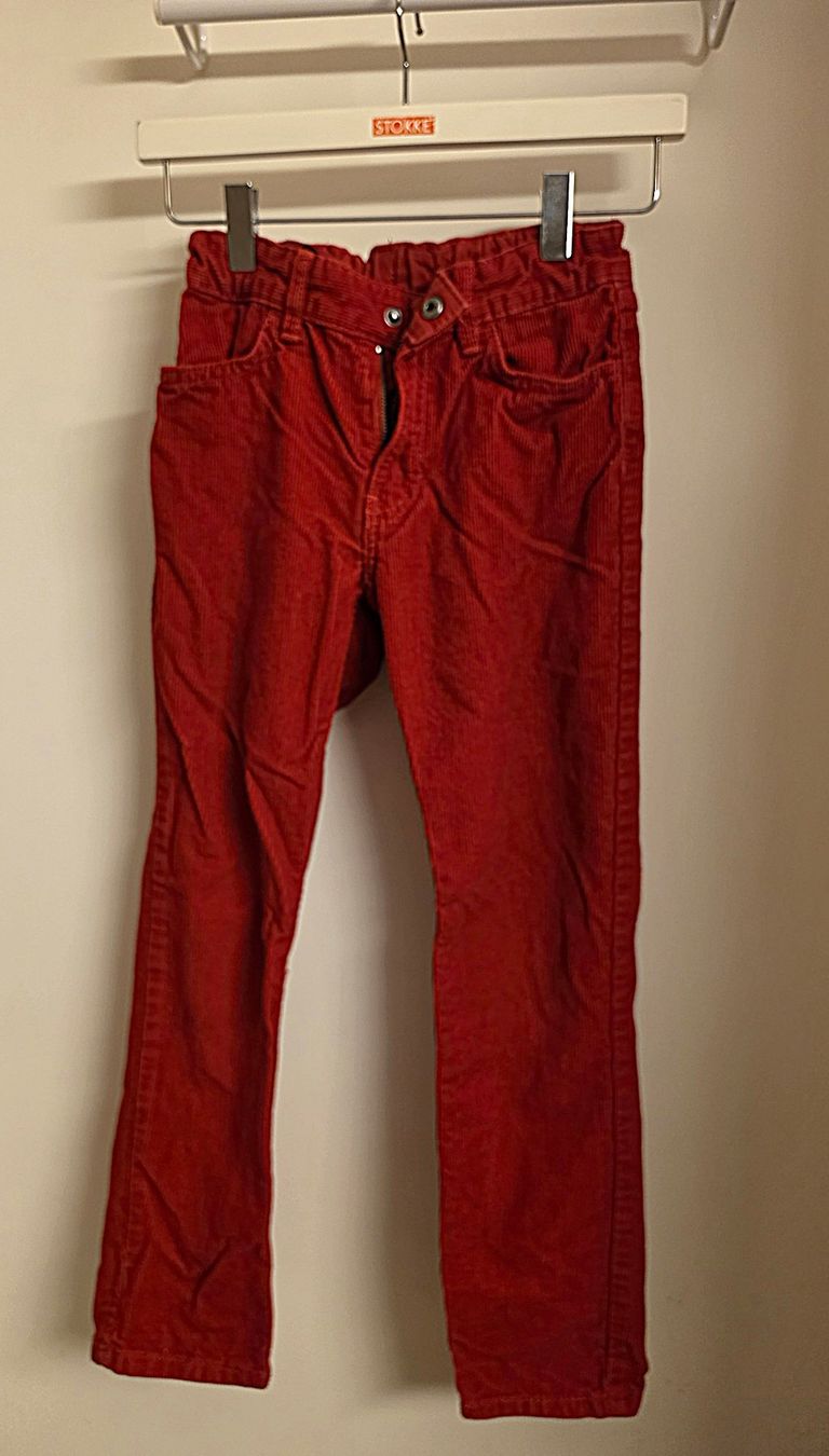 H&M Pantaloni: rote Cordhose Slim Fit Gr. 134 – Nuovo (secondo la descrizione) da Zürich venduto da Pemberleys