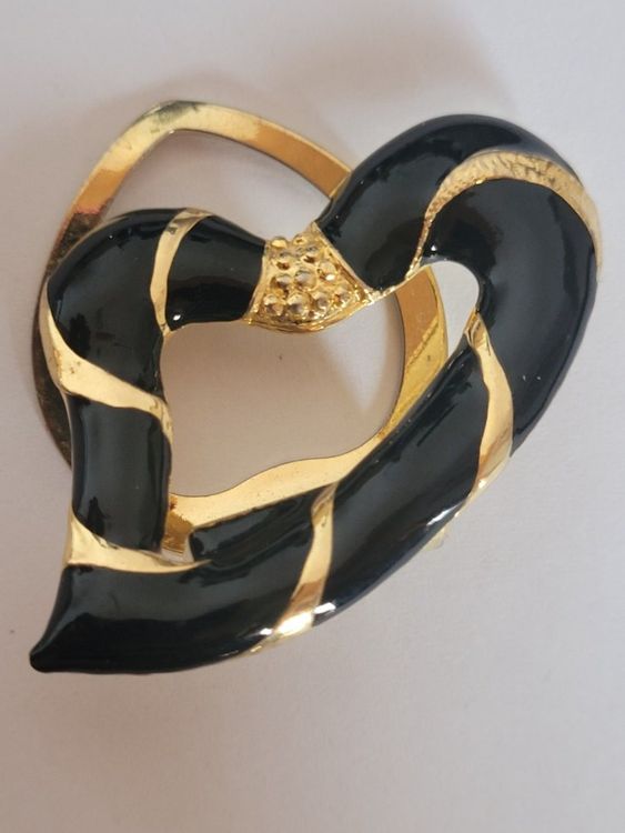 Broche coeur Yves Saint Laurent Métal Doré ref.41452 - Joli Closet