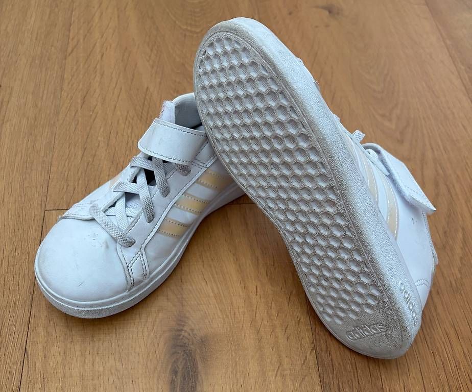 Adidas Chaussures filles: Adidas Turnschuh Gr. 33 – D'occasion à Stetten SH par Nicole_5 1