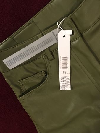 Damenhose in Olivgrün der Größe 36 noch mit Label dran 