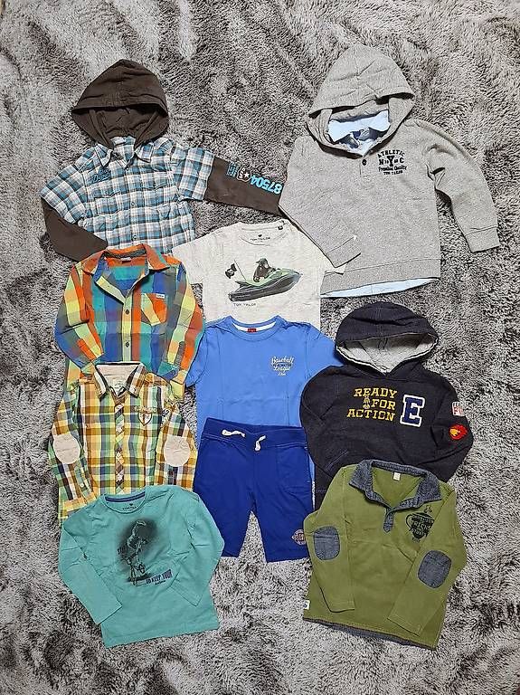 Ensembles coordonnés: 10 teiliges Marken Kleiderpaket Gr.  104/110 – D'occasion à Widnau par KleineHonigblume