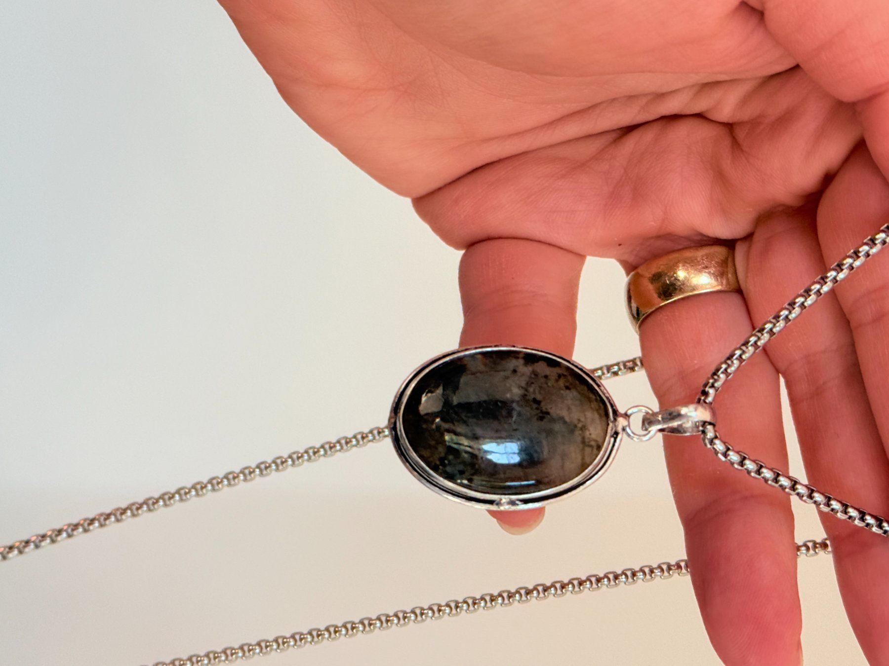 Ketten: Collier avec Labradorite – Neu und originalverpackt aus Genève von AWWA 2