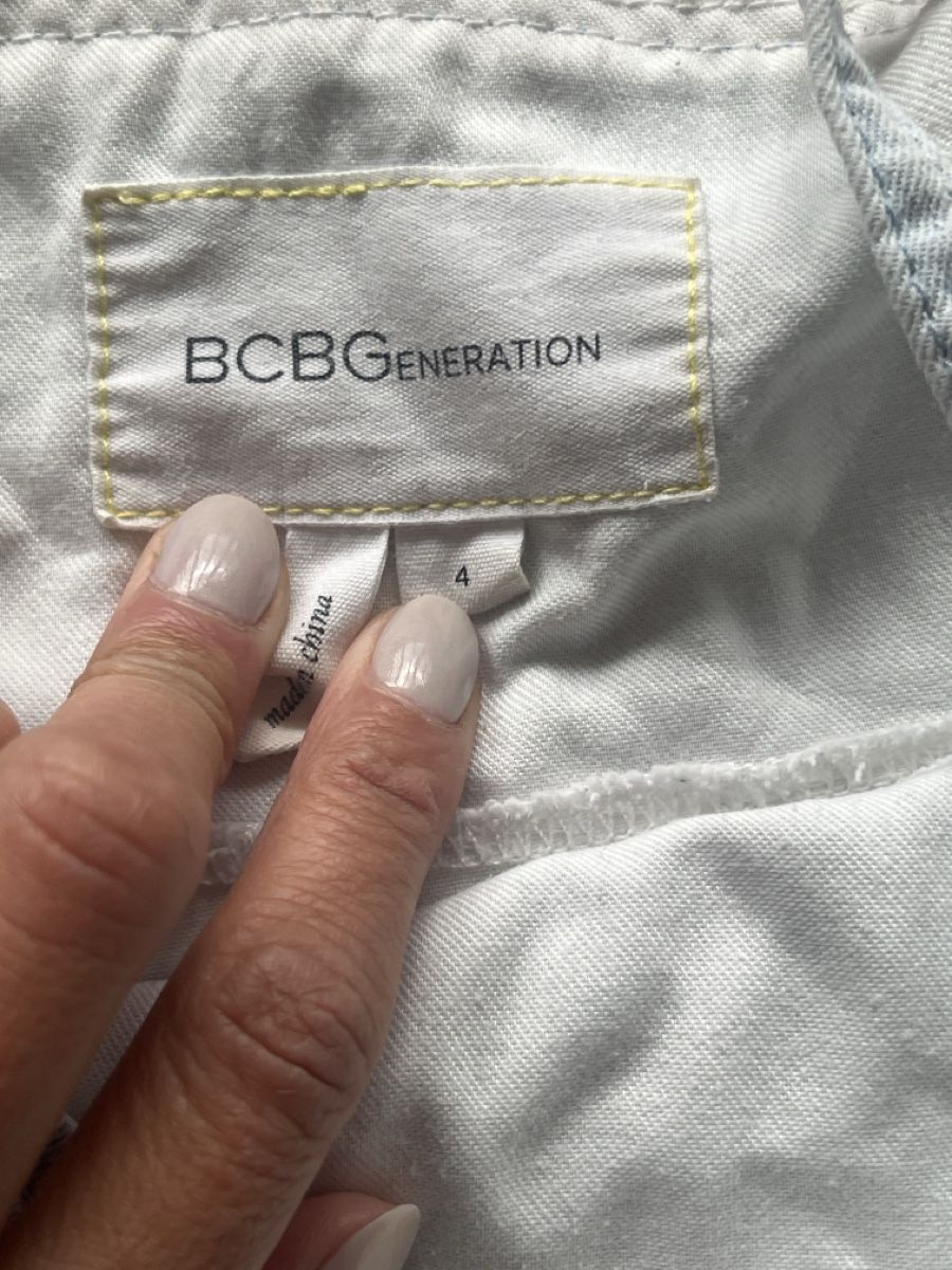 Robes: Robe courte BCBGeneration en jean bleu clair taille US 4 – D'occasion à Walenstadt par Unianrig 3