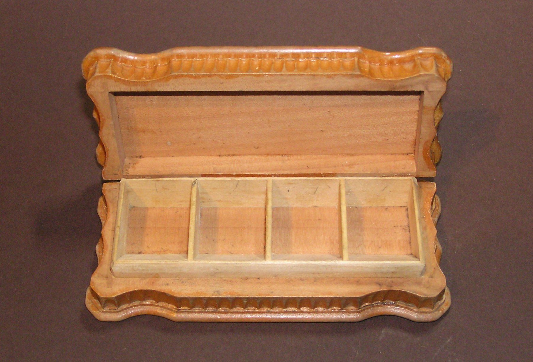 Dosen: ALTE BRIENZER BRIEFMARKEN SCHATULLE – Gebraucht aus Grenchen von Antique-hunter 1