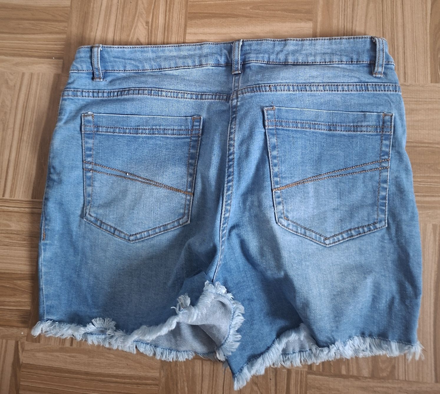 Jeans: kurze Shorts – Neu (gemäss Beschreibung) aus Unterbäch VS von Nifadi 1