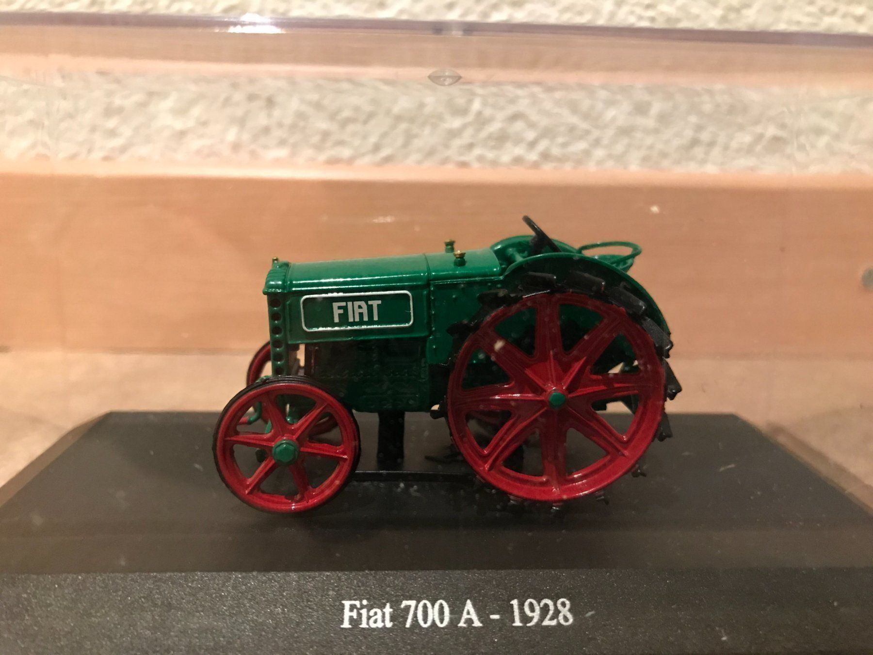 Fiat Tracteurs: Universal Hobbies Fiat 700 A – Neuf avec emballage d'origine à Kreuzlingen par Stefan1150