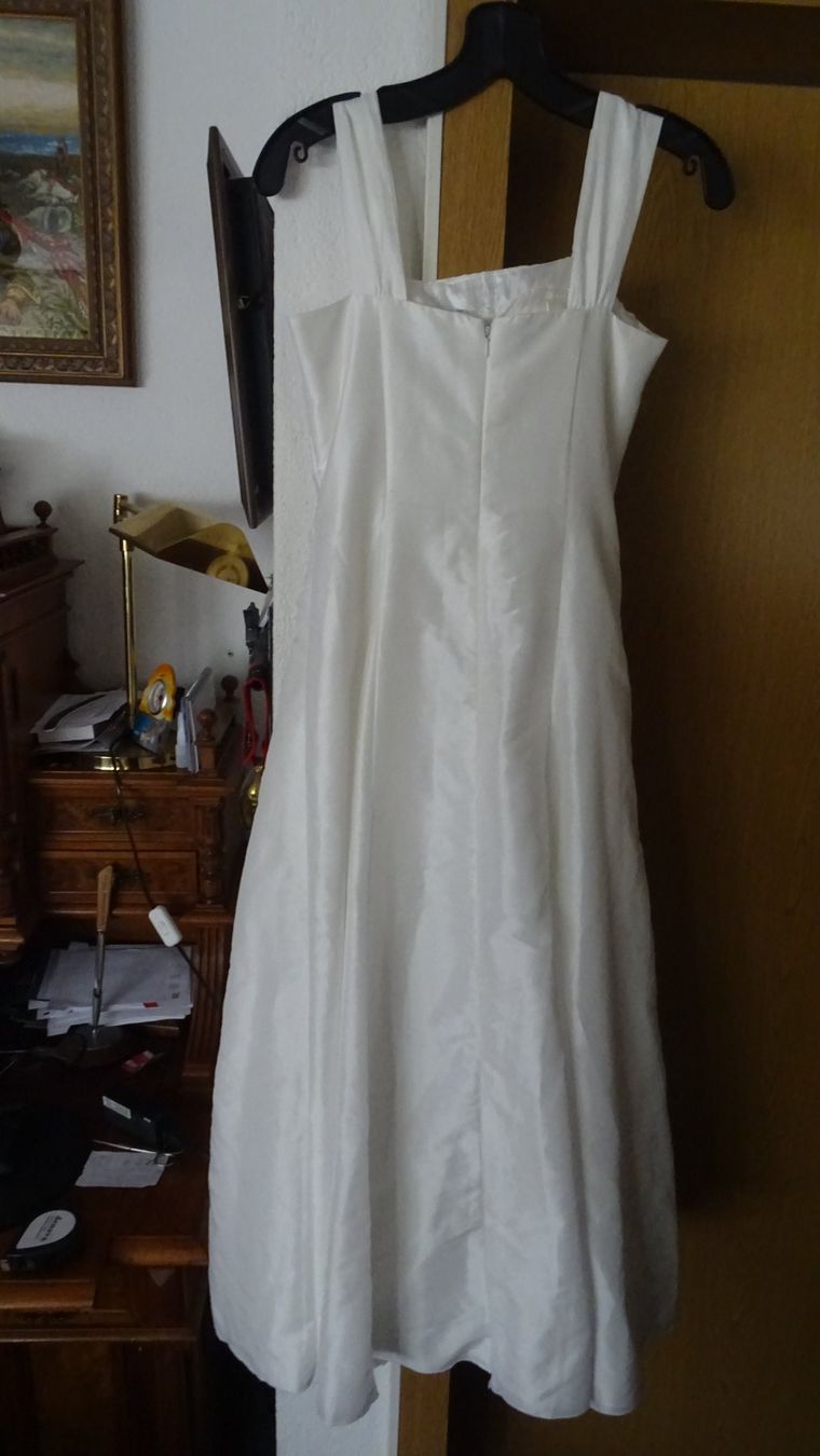 Vestiti: 2  TLG:  HOCHZEITSKLEID GROSSE 34. – Usato da Burgdorf venduto da stein12 4
