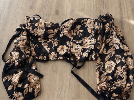 Damen Oberteil mit Schnürung Blumenmuster neuwertig