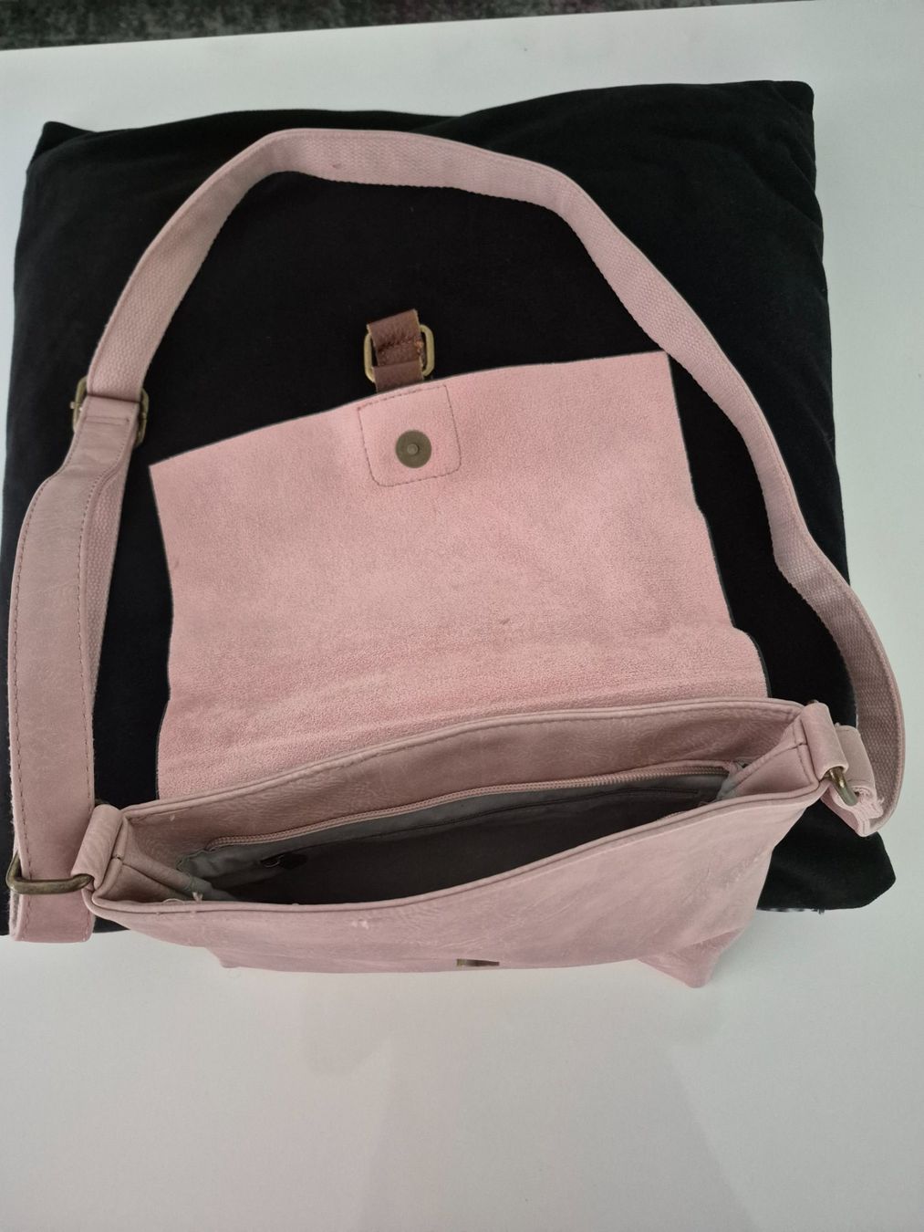 Borse da donna: Umhaengetasche rosa – Usato da Rüfenacht BE venduto da Clarafi 1