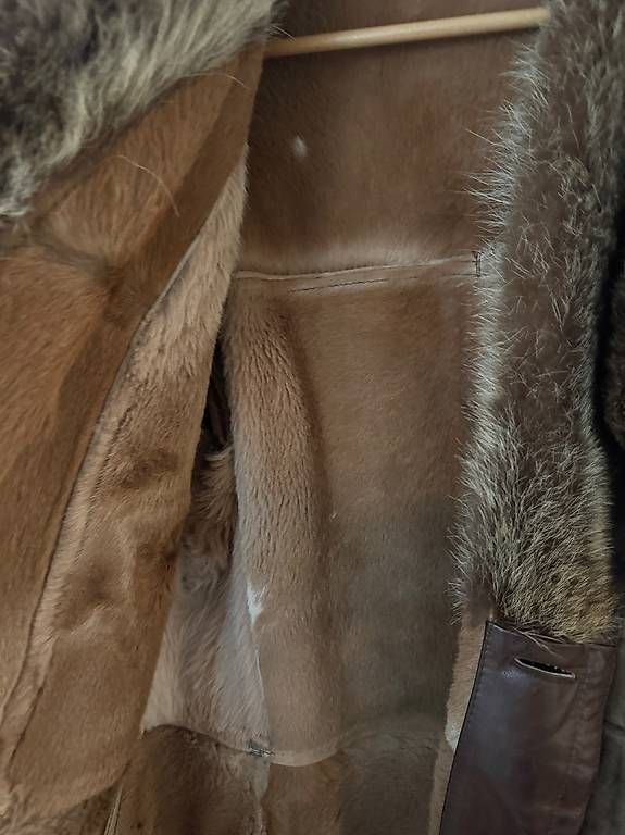 Cappotti: Wildledermantel mit waschbär – Usato da Uitikon Waldegg venduto da Nook 3