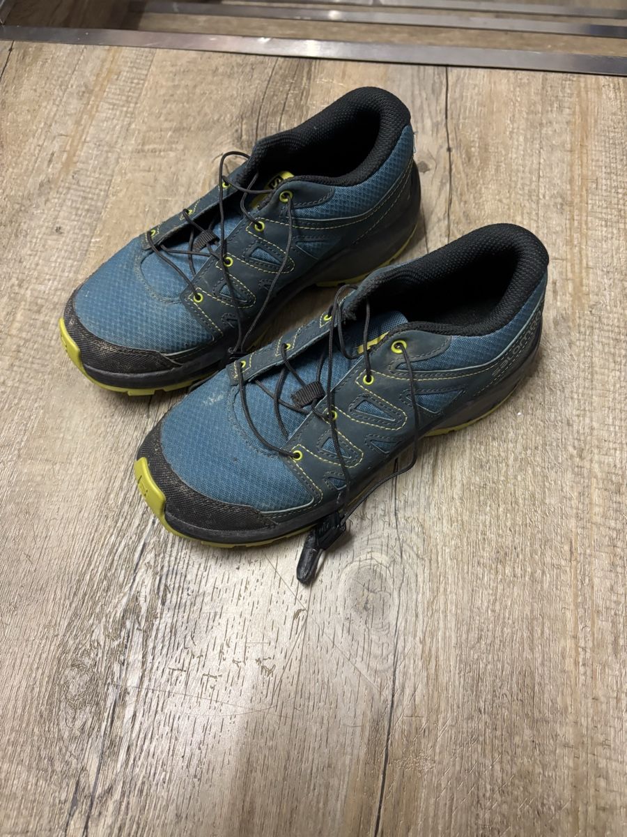 Salomon Scarpe da uomo: Salomon Kinder Turnschuhe / Trekkingschuhe / Wanderschuhe – Usato da Wimmis venduto da Soccerfanshop 4