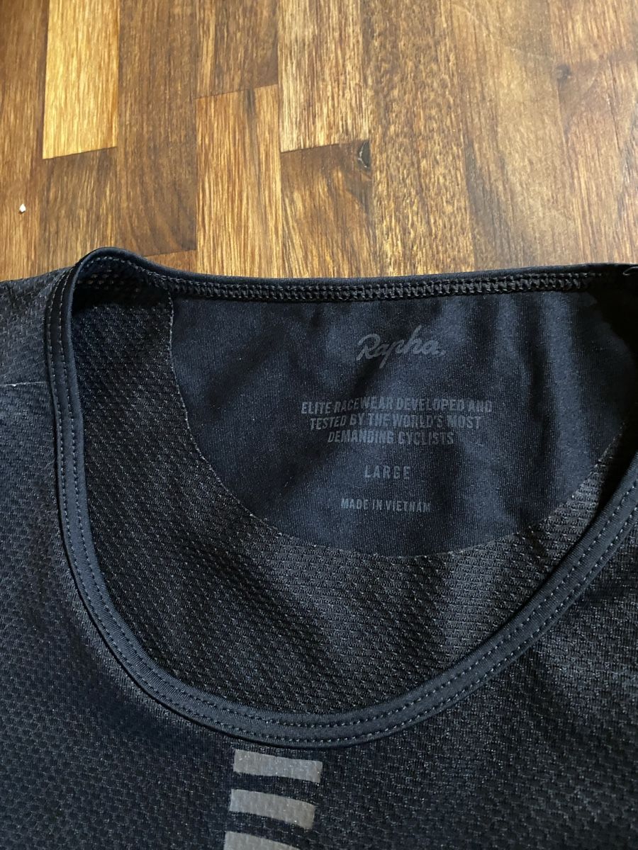 Rapha T-Shirts: Rapha Unterhemd schwarz Grösse L neuwertig – Gebraucht aus Nottwil von ani_x6ff 1