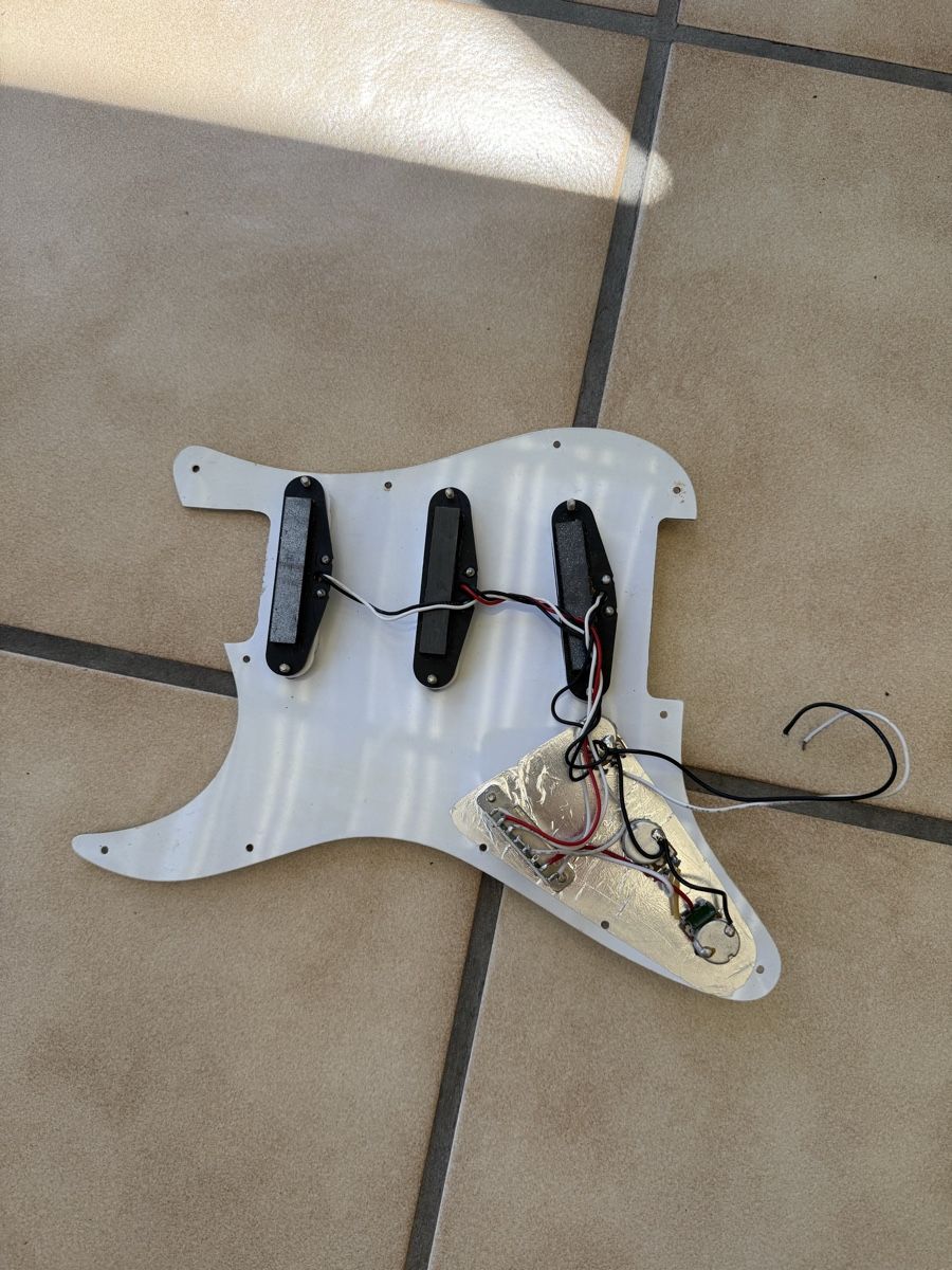 Strumenti musicali: Gitarre Strat Pickguard – Usato da Münchenbuchsee venduto da anjok 1