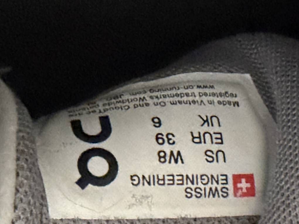 Chaussures femmes: On Cloud 5 Damen, Grösse 39, grau – D'occasion à Bubendorf par cherry86 3
