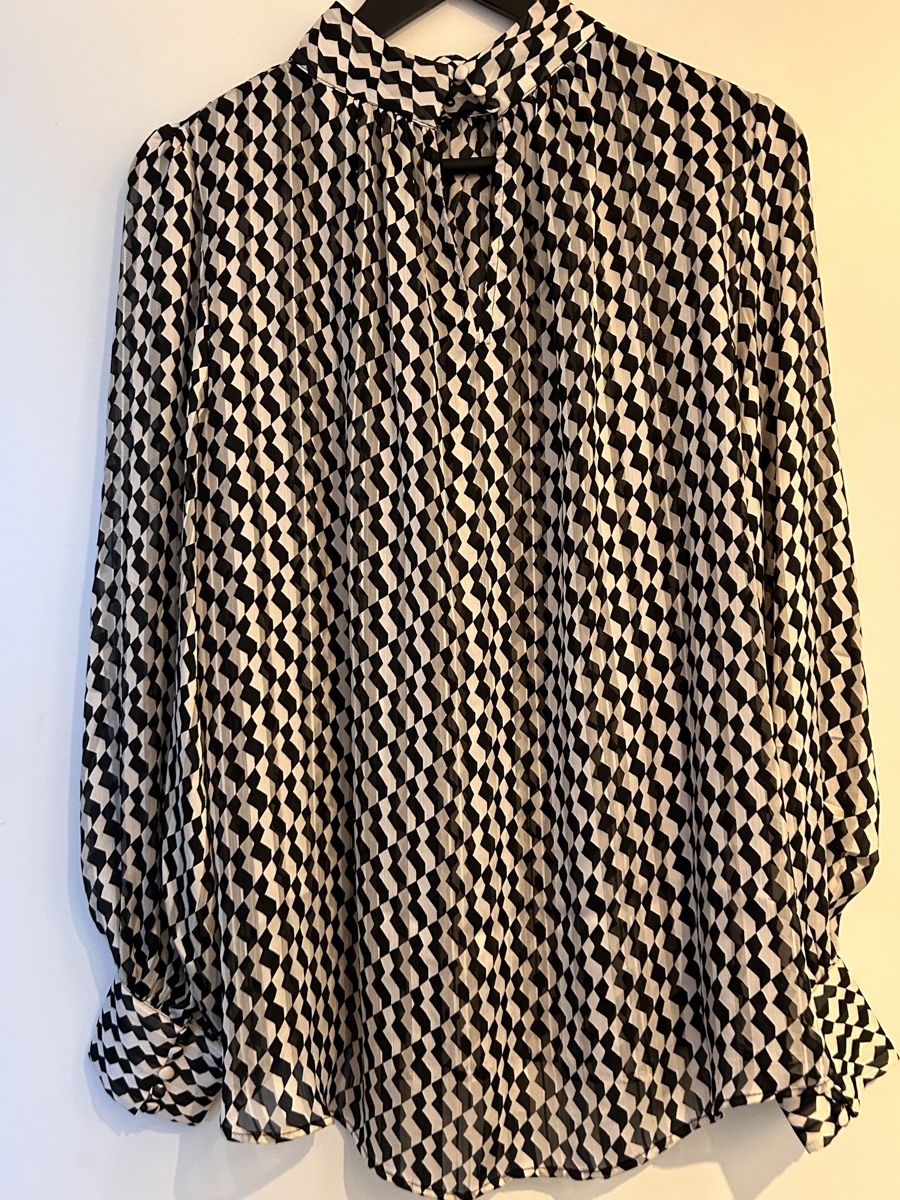 H&M Chemisiers: Bluse von H&M, Grösse M, schwarz-weiss – Neuf (Voir description) à Erlinsbach SO par hallon480 1