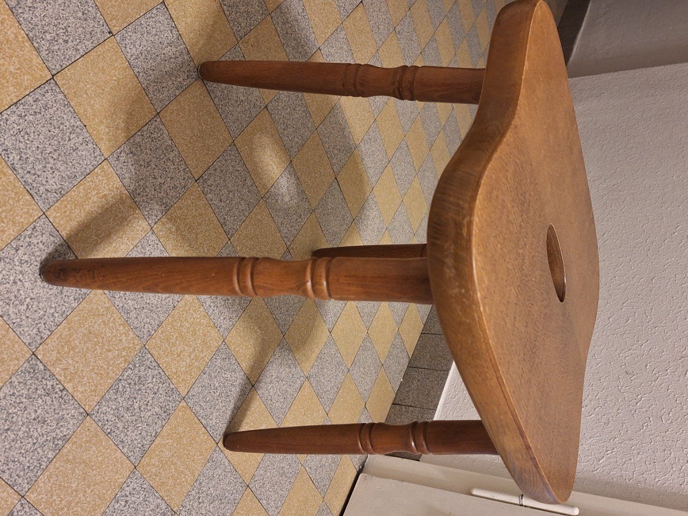 Tabourets: Vintage , robuster Holz- Hocker mit Eingriff – D'occasion à Arlesheim par shopradl 6