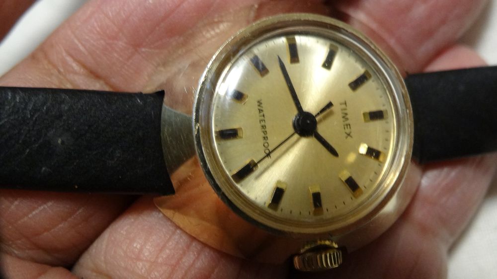Timex Montres: TIMEX SEHR KLEINE  UHR.HANDAUFZEUG .17 JEWL.LÄÜFT. – D'occasion à zürich par ahmad01