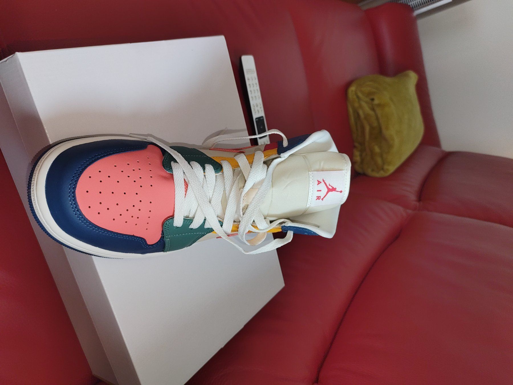 Jordan Herrenschuhe: Nike Jordan 1 mid size 44,5 wmns – Neu und originalverpackt aus Meyrin von sensolic 3