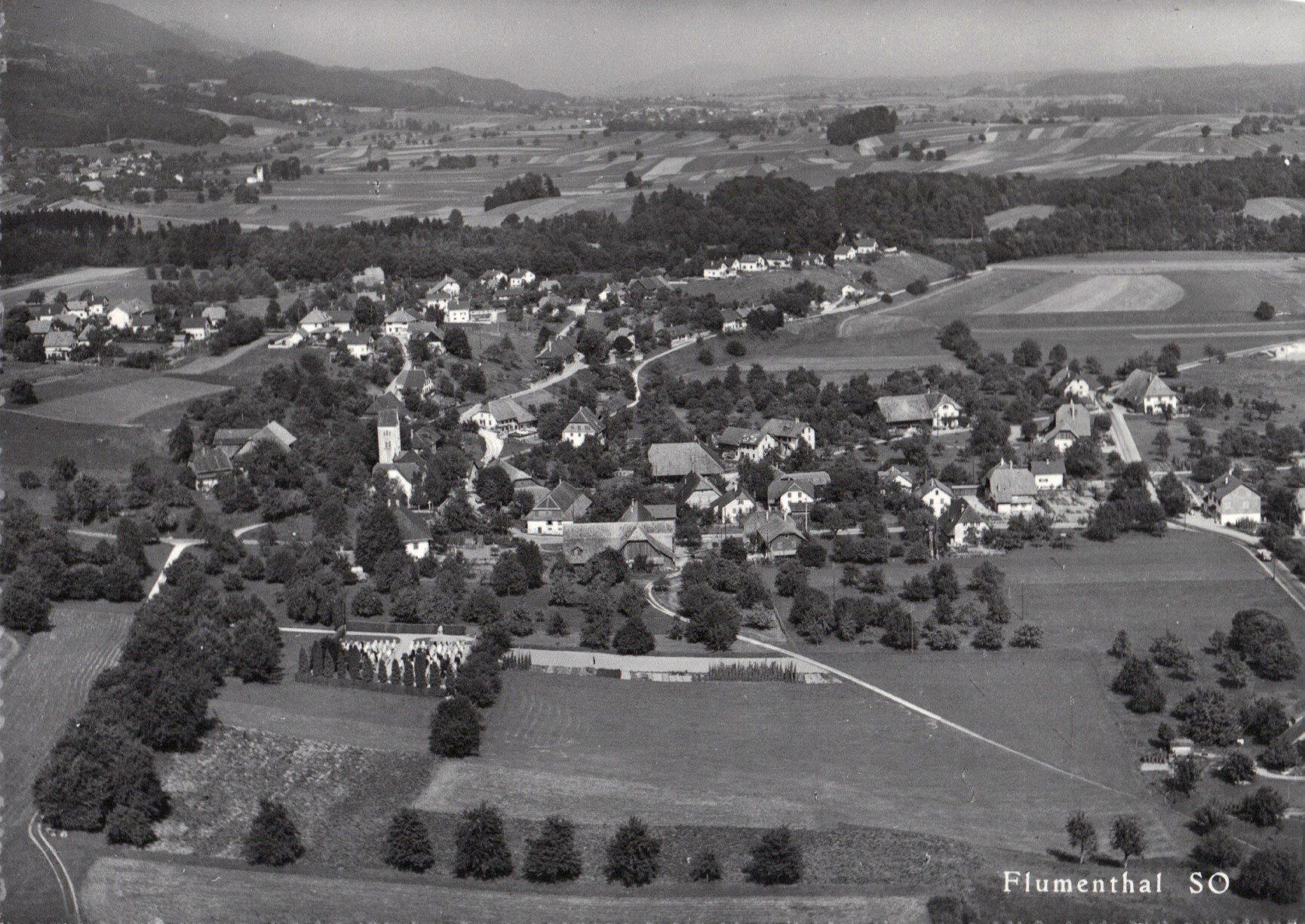 Cartoline postali: Flumenthal SO Flugaufnahme Nr.3704 , ca.1950 – Usato da Solothurn venduto da Bepposol