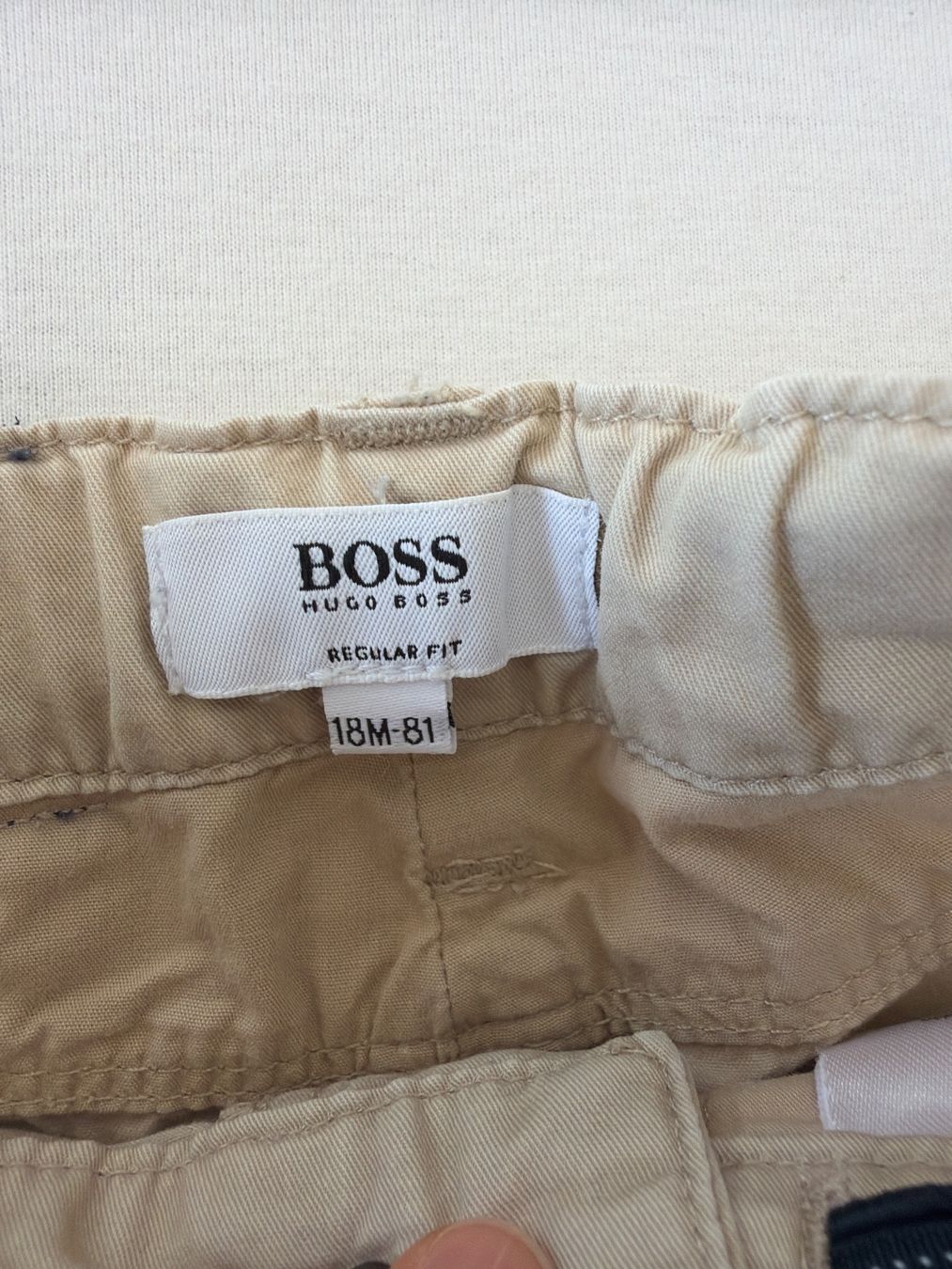 Hugo Boss Pantalons: Kinder Hosen beige BOSS Grösse 81 – D'occasion à Roggwil TG par est_r5x7 2