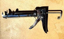 Pistolet à mastic en métal chromé
