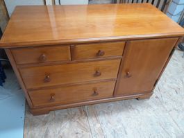 Vintage-Kommode, Massivholz. Anfang der 70er Jahre ab 1 CHF