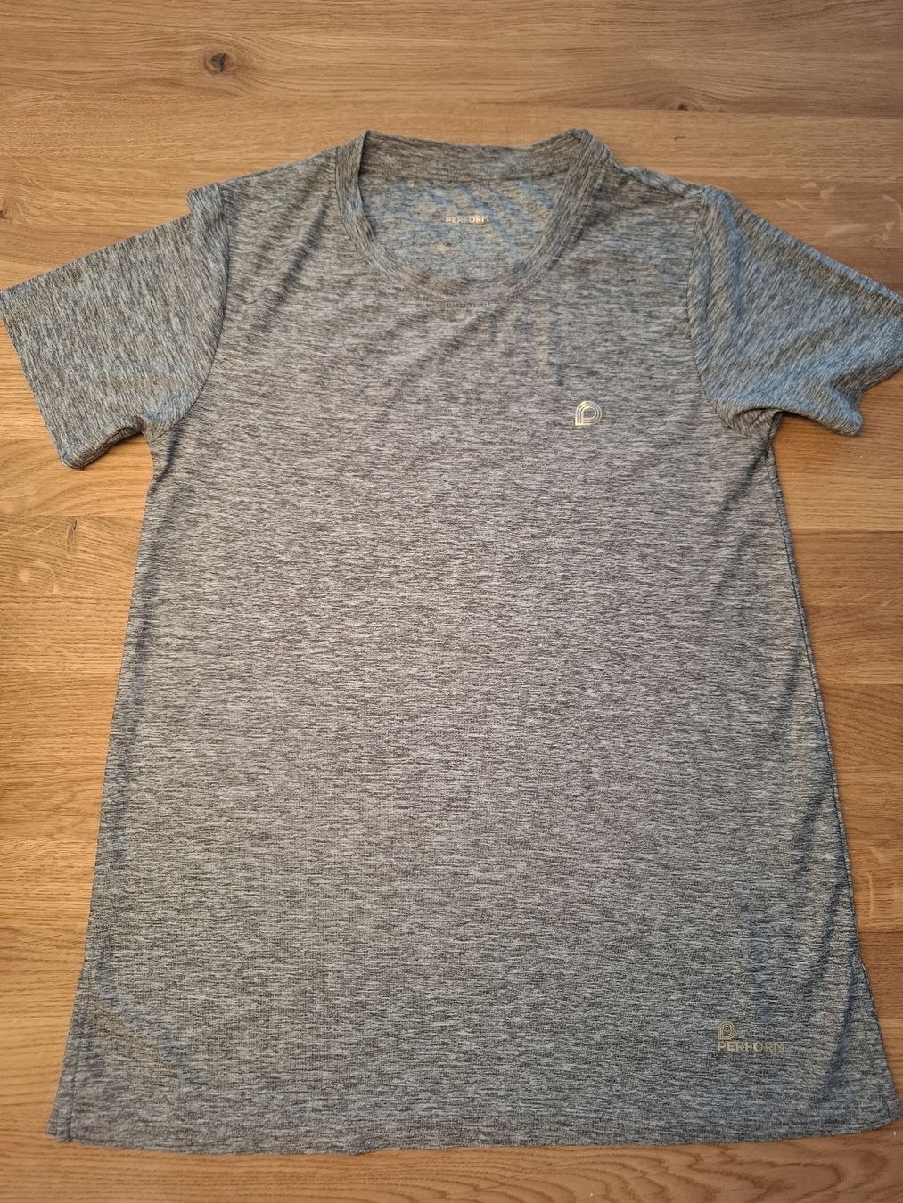 Peak Performance T-shirt: Sport T-Shirt Perform, Grau, Gr. 36 – Usato da Basel venduto da pamsi357