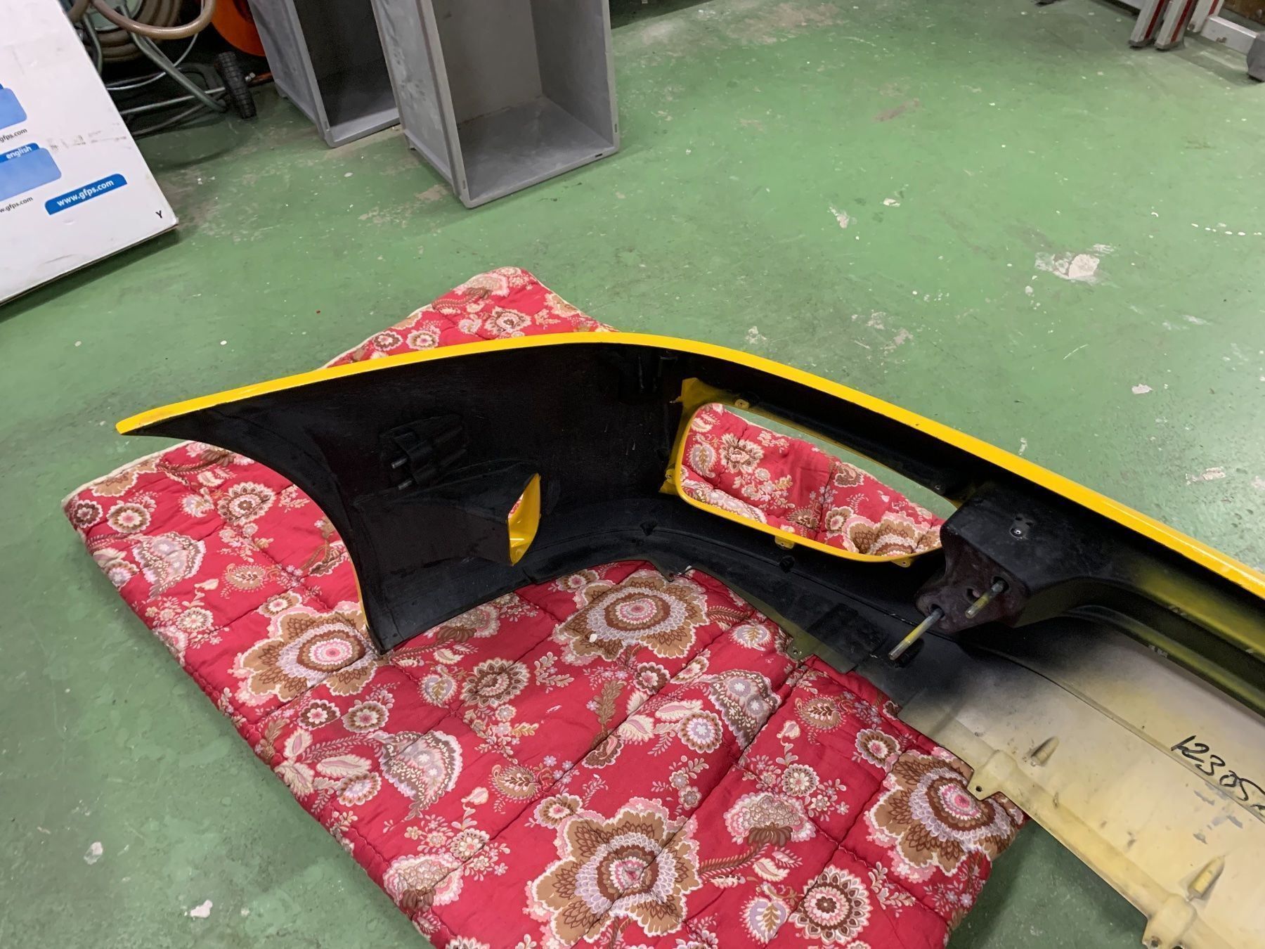Ferrari Tutti pezzi di ricambio auto: Original Frontstossstange Ferrari 360 M – Usato da St.Gallen venduto da Fealfi 3