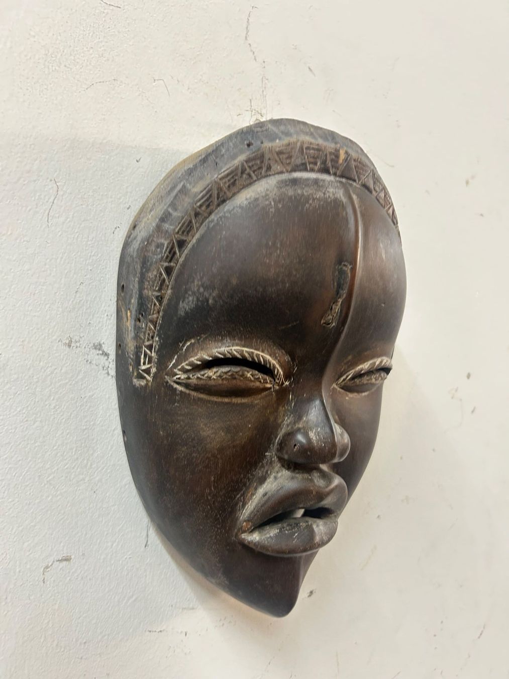Internationale Kunst: antike afrikanische Maske Baoulé-Volkes alter unbekannt – Gebraucht aus Zürich von Levelart 2