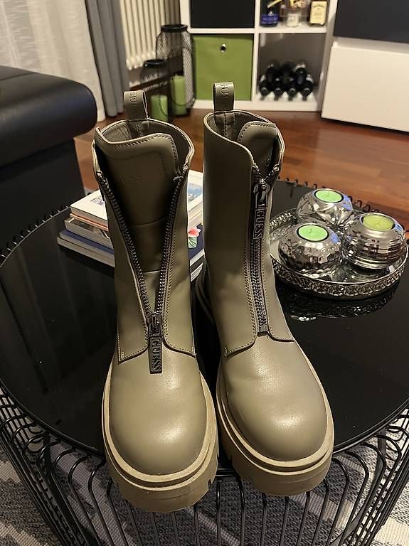 Guess Damenschuhe: Stivali – Gebraucht aus Viganello von ver_tq2s 1