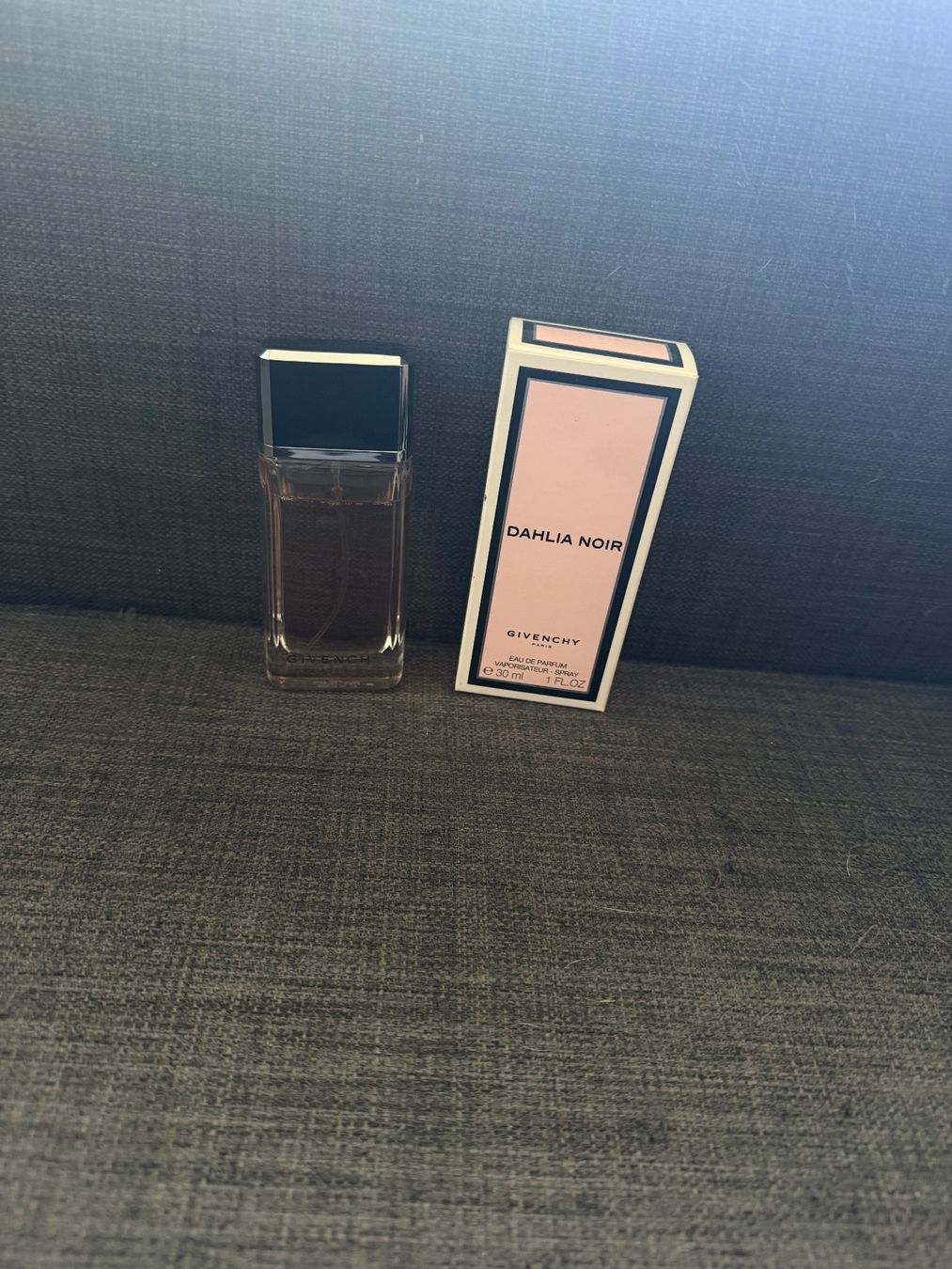 Givenchy Parfum & Eau de Toilette: Dahlia Noir 5ml – Gebraucht aus Orbe von Sylvie.Lep07