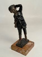 Antike signierte Figur E. Bouret auf Marmorsockel