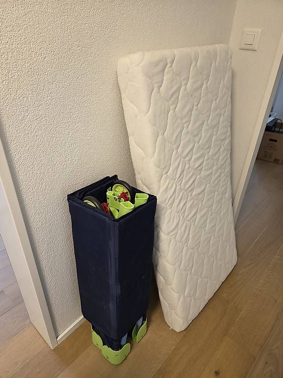Betten: Lit parapluie et matelas  – Gebraucht aus Pully von Apollo067