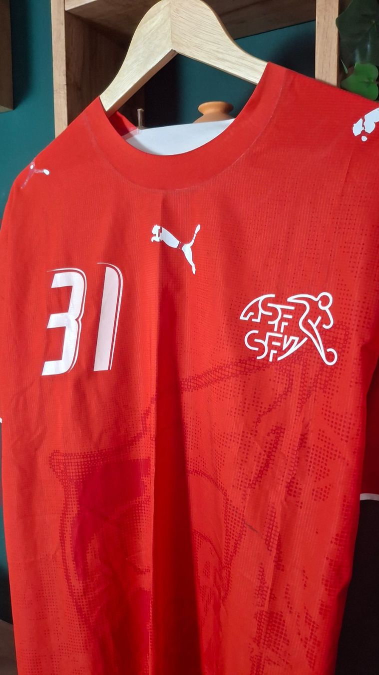 Schweizer Nati Canottiere & Pantaloni: Switzerland Nati 2006 world cup puma – Usato da Yverdon-les-Bains venduto da flo_8fgr 1
