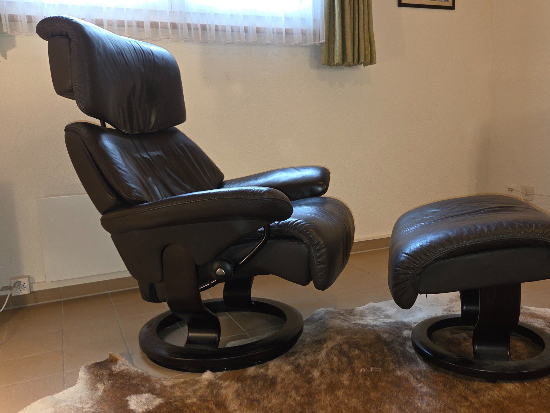 Stressless Sessel: Stressless Leder Sessel & Hocker – Gebraucht aus Magden von rhe_fs8s 1