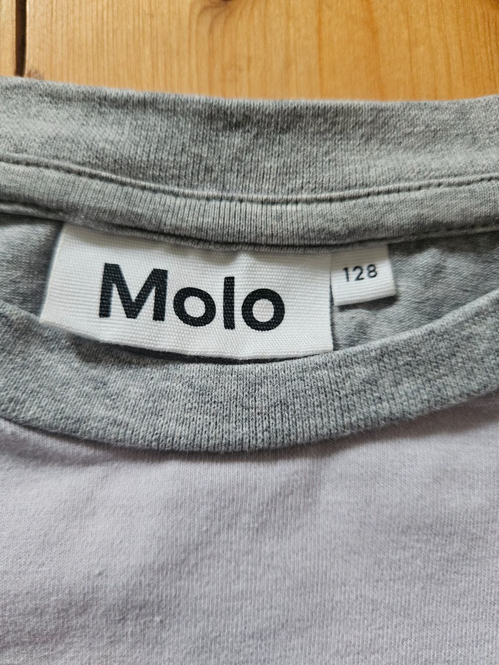 Molo Blusen, T-Shirts & Tops: Wunderschönes Molo Shirt 128 – Gebraucht aus Rifferswil von fle_5nqr 1