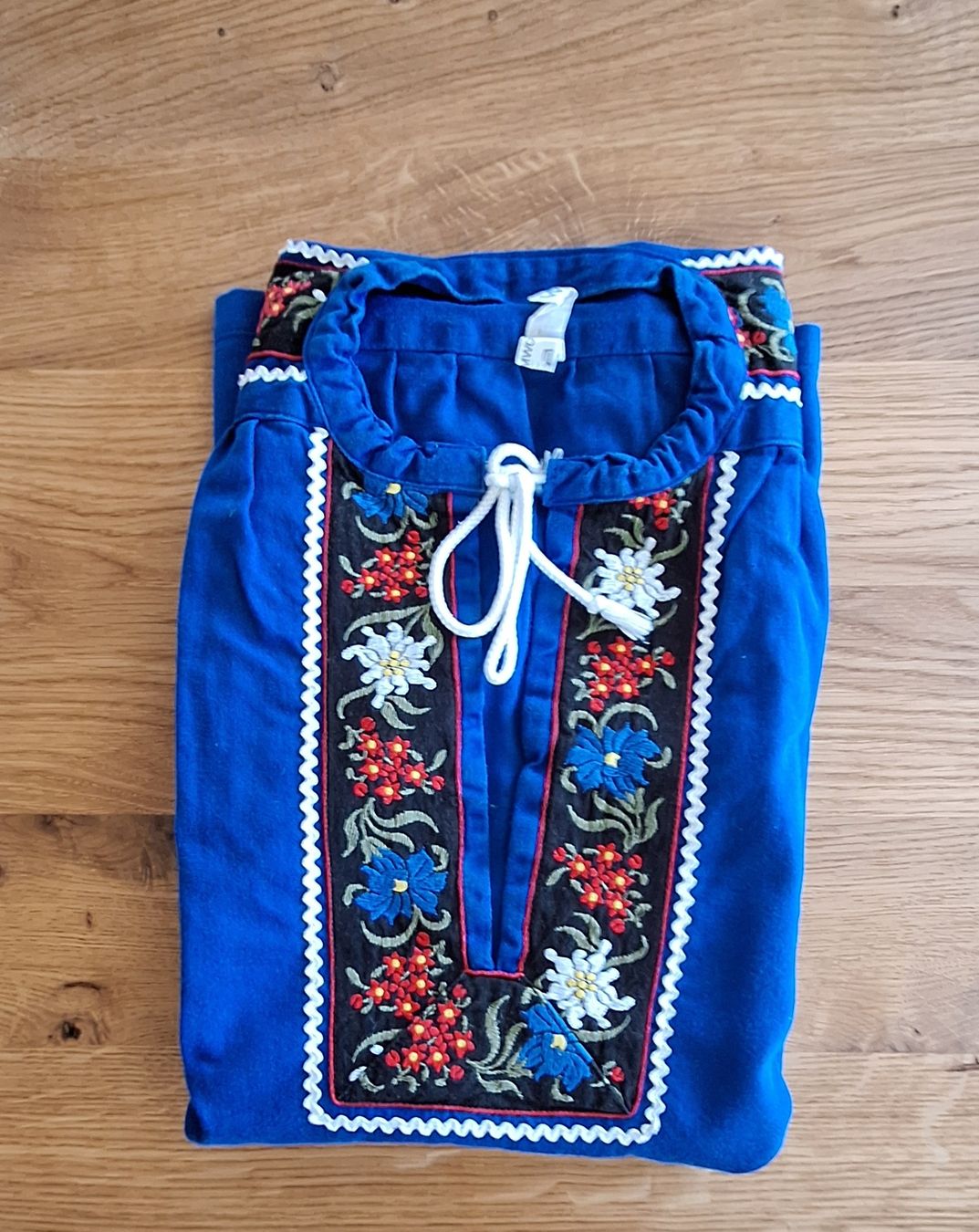 Camicette: Sennenbluse Edelweiss Grösse 38 – Usato da Sempach venduto da berglady30