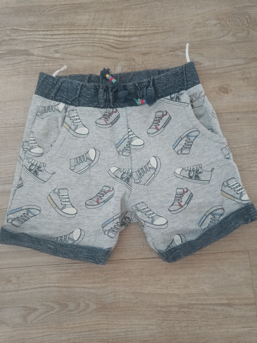 Pantalons: Shorts Grösse 86 – D'occasion à Jaberg par urig17.