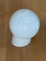 Antike Wandlampe mit Porzellan-Sockel