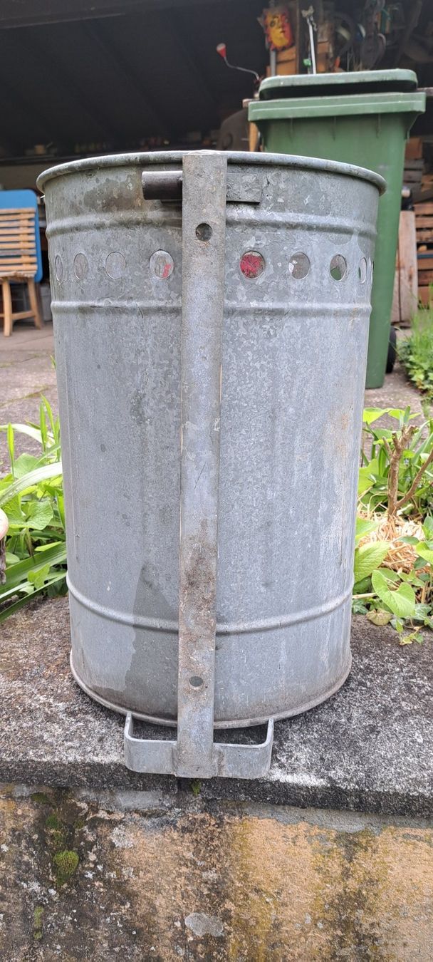 Cestini per rifiuti: Abfalleimer blech,Kübel, Eimer,Papierkorb. – Usato da Winterthur venduto da umlaufbahn 2