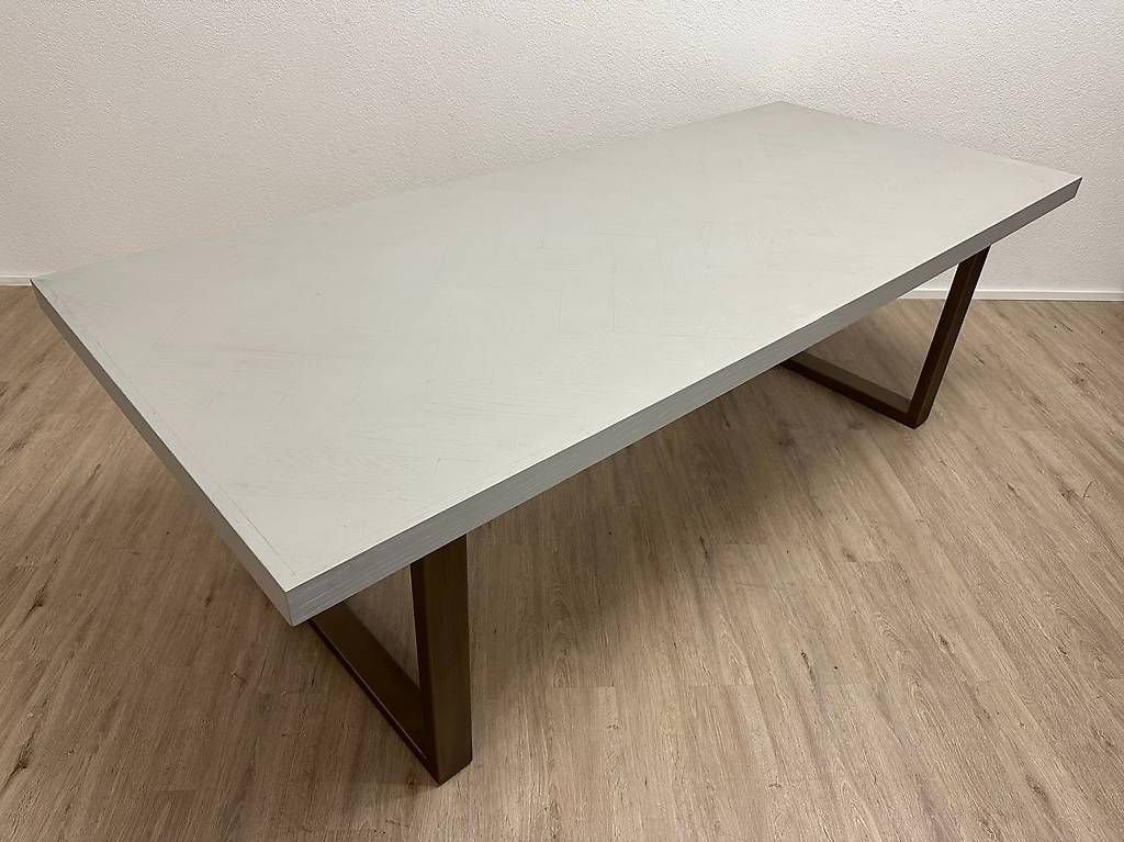 Tavoli: Esstisch mit grauer Platte Richmond Interiors – Usato da Obernau venduto da Arche_Noah_Brocki 2
