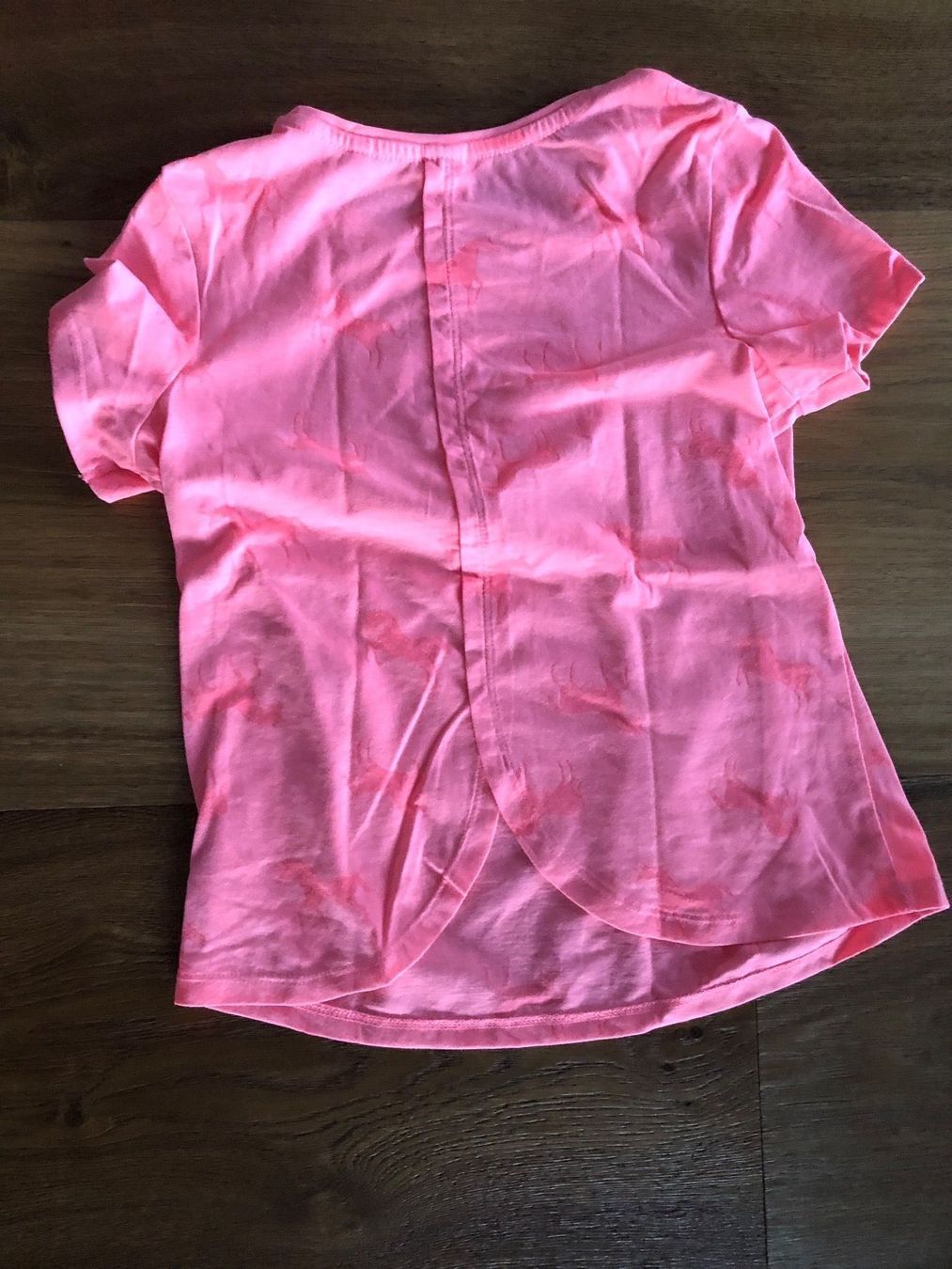 Blusen, T-Shirts & Tops: Mädchen T-Shirt – Gebraucht aus Seewen von dvh05 1