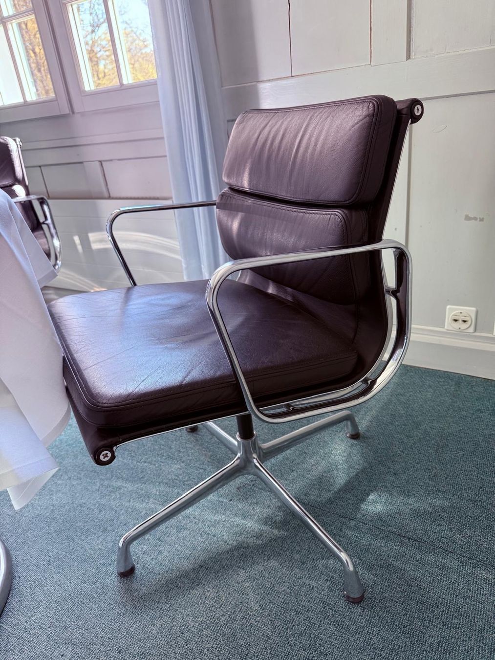 Vitra Sedie: 2 Stück Vitra EA 207 Soft Pad Charles Eames – Usato da Effretikon venduto da RoJu_LuMi 1